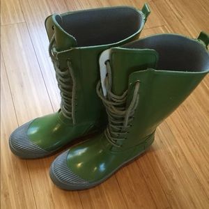 Steve Madden green lace up rain boots size 9